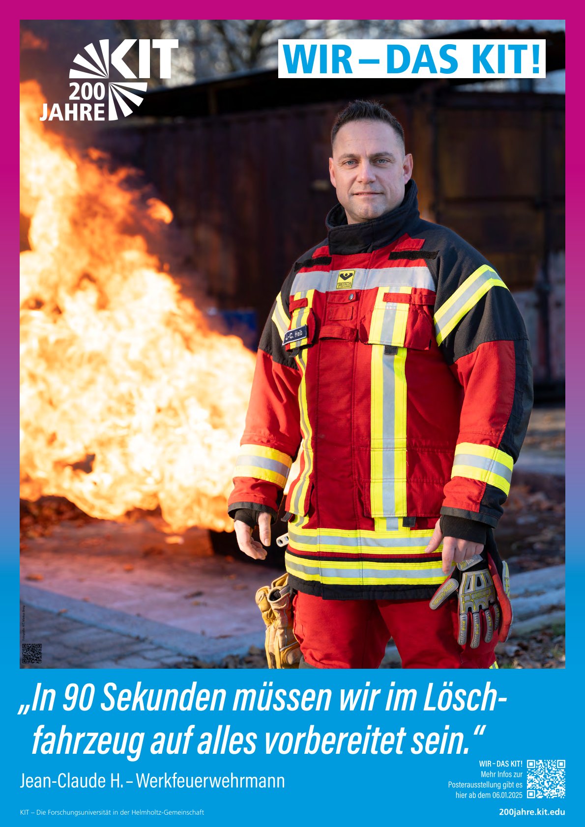 Feuerwehrmann vor einem brennenden Hintergrund, Text: "WIR – DAS KIT!"